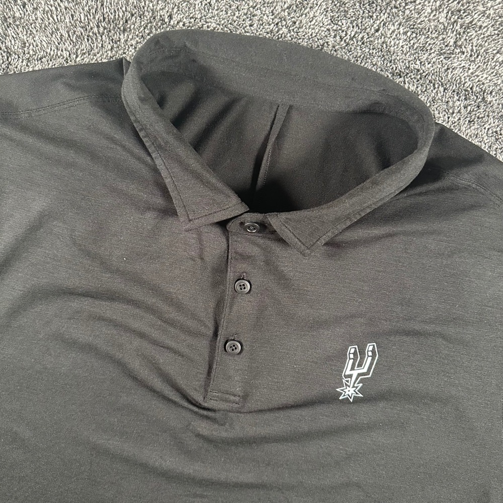 San Antonio Spurs Lululemon Polo Shirt Mens XL Black NBA Basketball Top Logo